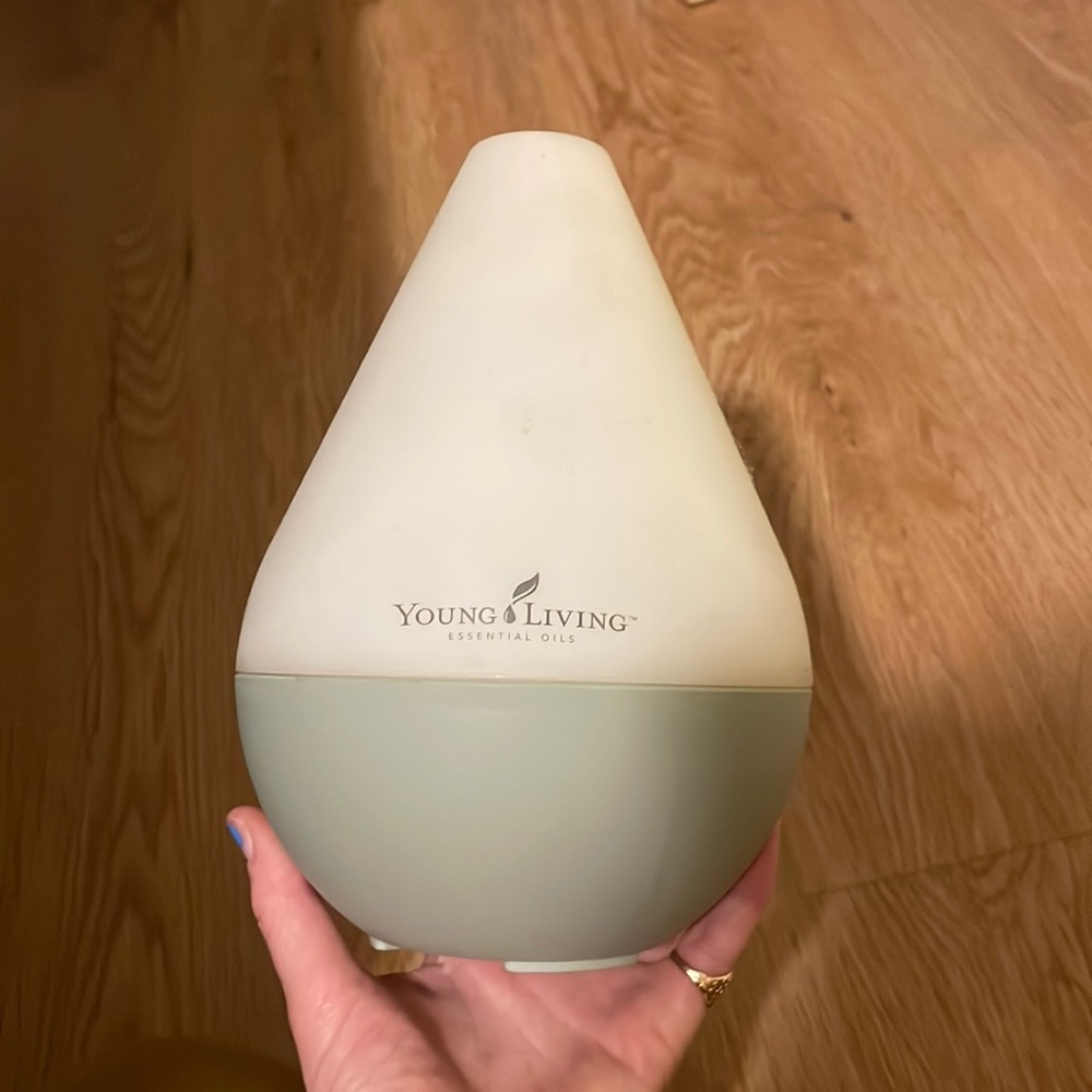 Young Living Dewdrop Diffuser
